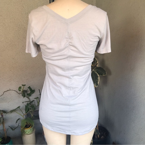 LULULEMON | Pale Gray Pin Striped Short Sleeves Workout / Running Tee - Picture 2 of 12